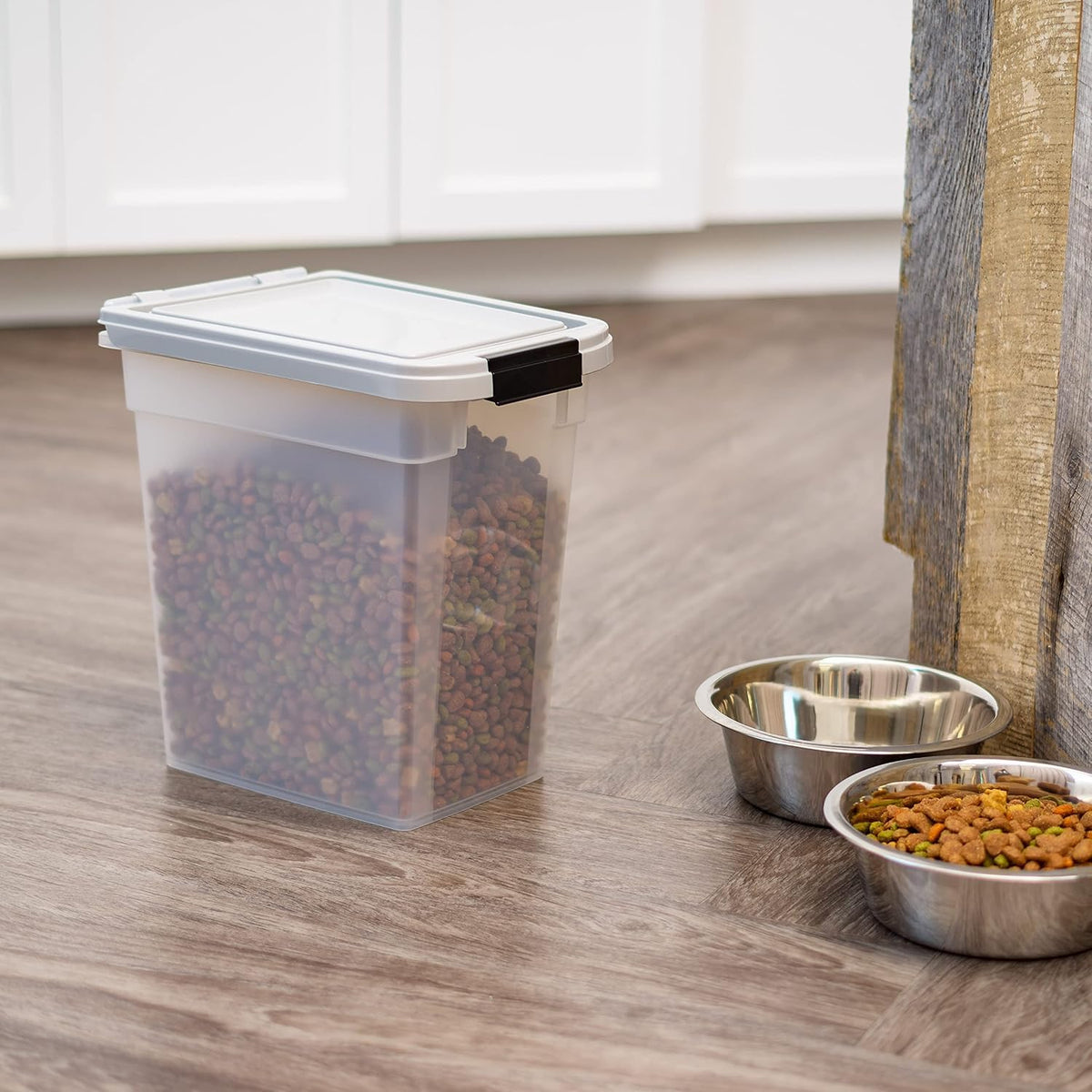 Dog Food Storage Container Up to 10 lbs Q5623